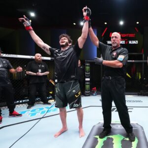 Philipe Lins Instagram - Thank you to everyone that did work with me / Obrigado a todos que trabalharam comigo!

3-fight win streak / Terceira vitória seguida

God my high refuge 🙏🏼

#ufc #mma #teamlins #monstro #streak
#keepgoing #nevergiveup