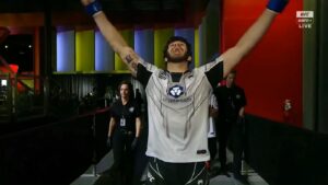 Philipe Lins Instagram - UFC Vegas 69

Walk- in / Aquele momento

#ufc #mma #teamlins #ufcvegas69
#sundayvibes #monstro #walkin 
#keepgoing #nevergiveup
