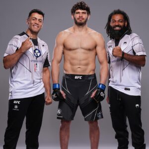 Philipe Lins Instagram - UFC Fight Night 📸

Weigh-ins / Pesagem
Result / Resultado
Post fight / pós luta

The “monstro” is back 💀 

#ufc #ufcfightnight #apex #lasvegas #mma #teamlins #monstroisback #mondaymotivation #keepgoing 
#nevergiveup