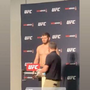 Philipe Lins Instagram - Amanhã é dia de colocar todo trabalho feito em prática!!! Conto com a torcida de todos 👊 🇺🇸 Tomorrow is the day to put all the work done into practice!!! Let’s go 💪 📺 @espn @canalcombate 
#ufc #ufcbrasil #ufcfn #espn #espnplus #canalcombate #keepgoing #nevergiveup