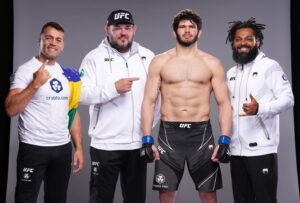 Philipe Lins Instagram - Hard work always pays off / Trabalho duro sempre compensa / Thank you guys 🚀💯🏆

 #ufc #mma #teamlins #att #kimura #keepgoing #nevergiveup #monstro