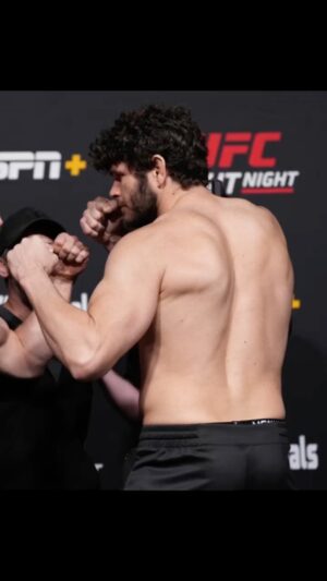 Philipe Lins Instagram - Three weeks until there // Em três semanas o “monstro” tá de volta 🔥🚀💀 

#mma #ufc #vegas #apex #monstro #fightnight