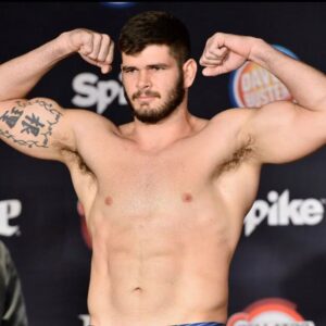 Philipe Lins Instagram - Alguns anos atrás quando competia nos 93kg e vamos com tudo mais uma vez 💯🚀// few years ago when i competed in the lightheavy and here we go again!
#mma #ufc #att #teamlins #keepgoing #nevergiveup #tb