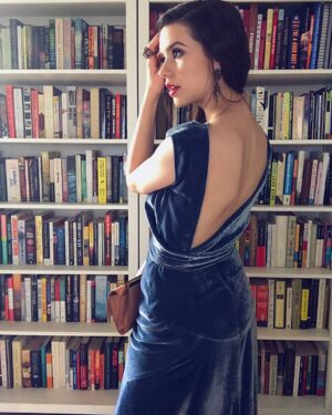 Philippa Coulthard Instagram - More snaps from this unusually glamorous moment 😆 Makeup by @gpcbeauty and hair by @lacyredway 💕 #FerragamoAW18 #Bookcase
