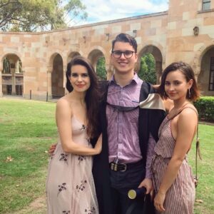 Philippa Coulthard Instagram - ☺️🎓💕 @juliancoulthard @harrietcoulthard