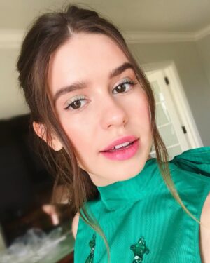 Philippa Coulthard Instagram - Green glitter to match ✨
Makeup by @patidubroff and hair by @kyleeheathhair