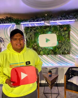 Phillipe Loures Instagram - Valeu @youtubebrasil @youtube por essa experiencia incrivel que foi o #creatorsummit vocês são incríveis e é por isso que essa plataforma cresce tanto e se destaca cada vez mais, amo voces♥️