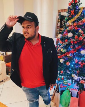 Phillipe Loures Instagram - Feliz natal gente, que esse momento de celebração, seja um momento pra refletirmos nossas ações, e seguirmos os passos do nosso senhor jesus cristo, que possamos perdoar e ser perdoado, amar e ser amado, que seja um momento de união com sua família e amigos, que seja vida, que seja alegria, um Feliz natal