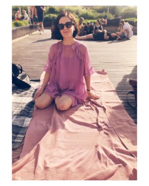 Phoebe Fox Instagram - Picnicking between shows. Matching my dress to my blanket. Casual. Thanks for the photo @abitlikejamie #nationaltheatre #Anna