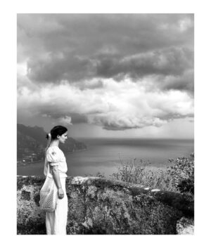 Phoebe Fox Instagram - Stole this photo off @kyle_soller phone last night. It captures one of the good moments of last year (even though you might not know from the very serious expression on my face and the storm clouds in the sky)  I have been trying to reflect on the joyful things that have happened of late, because I have definitely been focusing on all the things I feel I’ve missed, or missed out on, and that way madness lies.