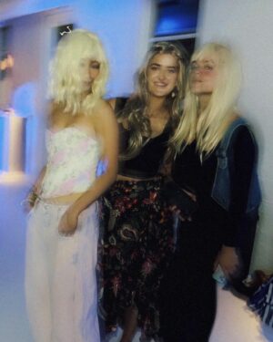 Phoebe Miu Instagram - is this what it feels like to be white??
#whoa #calmdownphoebe