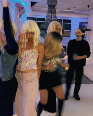 Phoebe Miu Instagram - is this what it feels like to be white??
#whoa #calmdownphoebe