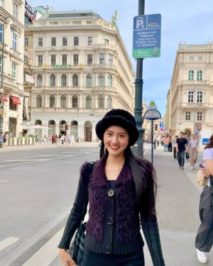 Phunthida Phairuangkij Instagram - 💂‍♀️😊