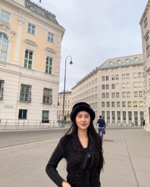 Phunthida Phairuangkij Instagram - 💂‍♀️😊