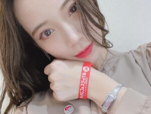 Phương Chị Instagram - 『池袋ベトナムフェスティバル 2023』一日目
御来場下さった皆様
ありがとうございました。
⁡
そして、日越外交関係樹立50周年
おめでとうございます。
⁡
開会式の終盤で、いきなりステージ上で呼ばれ、何かと思ったら、スタッフの皆様がベトフェス宣伝部長＆総合司会の勤続10周年以上との事でサプライズでお祝いをして下さいました！！！
何にも知らなかったから本当にびっくり。
気が付いたらベトフェス10年以上も携わらせて頂いています。
感無量。感謝の気持ちでいっぱいです。
⁡
そんな私の成長を一番見て下さっている中村尚登さん。
お父さんみたいな存在です。
⁡
ベトフェス。
何年経とうが、これからも携わっていきたいイベントです。
⁡
"Ikebukuro Vietnam Festival 2023" Day 1
Everyone who came to visit us
thank you very much.
⁡
And the 50th anniversary of the establishment of Japan-Vietnam diplomatic relations
congratulations.
⁡
At the end of the opening ceremony, I was suddenly called up on stage, and when I wondered what it was, all the staff gave me a surprise celebration because it was over 10 years since I worked as the head of advertising and general moderator of Vietfes! ! !
I was really surprised because I didn't know anything about it.
Before I knew it, I have been involved in Vietfes for over 10 years.
Emotionless. I am filled with gratitude.
⁡
Mr. Hisato Nakamura, who has watched me grow the most.
He is like a father.
⁡
Vietfes.
No matter how many years have passed, this is an event that I would like to continue to participate in.
⁡
Lễ hội Ikebukuro Việt Nam 2023" Ngày 1
Tất cả những người đã đến thăm chúng tôi
Cảm ơn rất nhiều.
⁡
Và kỷ niệm 50 năm thiết lập quan hệ ngoại giao Nhật Bản-Việt Nam
Chúc mừng.
⁡
Kết thúc lễ khai trương, tôi bất ngờ được gọi lên sân khấu, khi tôi thắc mắc không biết đó là chuyện gì thì tất cả nhân viên đã chúc mừng tôi một cách bất ngờ vì đã hơn 10 năm tôi làm trưởng phòng quảng cáo kiêm tổng điều hành của công ty. Vietfest! ! !
Tôi thực sự ngạc nhiên vì tôi không biết gì về nó.
Trước khi tôi biết điều đó, tôi đã tham gia lễ hội Việt Nam hơn 10 năm.
vô cảm. Tôi tràn đầy lòng biết ơn.
⁡
Thầy Hisato Nakamura, người đã chứng kiến ​​tôi trưởng thành nhất.
Anh ấy giống như một người cha.
⁡
Lễ hội Việt.
Cho dù bao nhiêu năm đã trôi qua, đây là một sự kiện mà tôi muốn tiếp tục tham gia.
