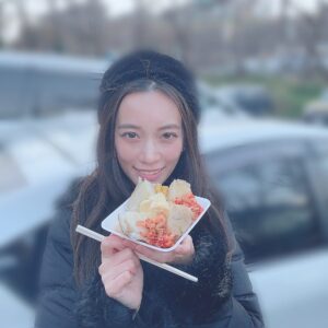 Phương Chị Instagram - 皆、おすすめの映画沢山ありがとう😢✨
見たやつも沢山あって、それを皆がおすすめしてくれたのがなんか気合う感じがして嬉しかった😂
.
勿論、見てないのも沢山あったので、チェックしますね😉✨
.
屋台飯で
.
じゃがバター🥔
.
いちご飴🍓
.
りんご飴🍎
.
家族や親戚の付き添いで初詣へ。
.
後日、私個人的に毎年行っているお寺や神社の初詣があるので、敢えておみくじとか引かずに我慢我慢。笑