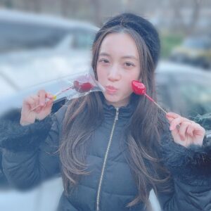 Phương Chị Instagram - 皆、おすすめの映画沢山ありがとう😢✨
見たやつも沢山あって、それを皆がおすすめしてくれたのがなんか気合う感じがして嬉しかった😂
.
勿論、見てないのも沢山あったので、チェックしますね😉✨
.
屋台飯で
.
じゃがバター🥔
.
いちご飴🍓
.
りんご飴🍎
.
家族や親戚の付き添いで初詣へ。
.
後日、私個人的に毎年行っているお寺や神社の初詣があるので、敢えておみくじとか引かずに我慢我慢。笑