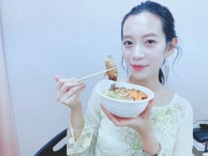 Phương Chị Instagram - ベトナムフェスティバルのオフショット。
一日目はブンチャー🍴
二日目はバインセオ🍴
美味しかった〜🤤
⁡
Off-shot of vietnam festival.
The first day is Bun Cha🍴
The second day is Bánh xeo🍴
It was delicious~🤤
⁡
Bắn cá lễ hội việt nam.
Ngày đầu tiên là Bún chả🍴
Ngày thứ hai là Bánh xèo🍴
Nó rất ngon~🤤