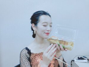 Phương Chị Instagram - ベトナムフェスティバルのオフショット。
一日目はブンチャー🍴
二日目はバインセオ🍴
美味しかった〜🤤
⁡
Off-shot of vietnam festival.
The first day is Bun Cha🍴
The second day is Bánh xeo🍴
It was delicious~🤤
⁡
Bắn cá lễ hội việt nam.
Ngày đầu tiên là Bún chả🍴
Ngày thứ hai là Bánh xèo🍴
Nó rất ngon~🤤