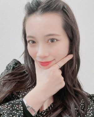 Phương Chị Instagram - 沢山のお祝いメッセージありがとうございました。
⁡
新たな一年も皆様について来て良かったと思って頂けるように、様々な面で精進してまいりますので、変わらぬ応援と支えの程、宜しくお願い致します。
⁡
一日一日、穏やかに楽しく過ごせますように☺️
⁡
Thank you for all the congratulatory messages.
⁡
In the new year, we will continue to work hard on various aspects so that everyone will be glad to have followed us, so we appreciate your continued support and encouragement.
⁡
May you have a peaceful and enjoyable day ☺️
⁡
Cảm ơn tất cả các tin nhắn chúc mừng.
⁡
Trong năm mới, chúng tôi sẽ tiếp tục làm việc chăm chỉ trên nhiều khía cạnh khác nhau để mọi người sẽ vui mừng khi theo dõi chúng tôi, vì vậy chúng tôi đánh giá cao sự ủng hộ và động viên liên tục của các bạn.
⁡
Chúc các bạn có một ngày bình yên và vui vẻ ☺️
⁡