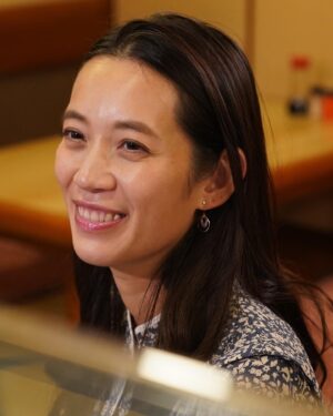Phương Chị Instagram - 【情報解禁】*TV*
この度
⁡
2022年1月10日(月)
⁡
毎週月曜日深夜0:00〜0:30放送スタート
⁡
BSテレ東
『ワカコ酒 Season6』にゲストとして出演させて頂く事が決定致しました。
⁡
去年12月に放送されました『ワカコ酒スペシャル 飛騨酒蔵めぐり』に初登場してから早一年ちょっと。
⁡
現場の温かさと楽しさのあまり
⁡
『東京に遊びに行く！の巻でも、哲也とグェン結婚！？の巻！でも、皆でベトナムへ行く！の巻でも何でもいいので、また絶対呼んで下さい！いつでも帰って来たいです！！』
⁡
なんて図々しく言い放って、名残惜しく寂しく帰ったあの日から、早一年。
⁡
まさか、こんな早く呼んで頂けるだなんて！！！（泣）
⁡
マネージャーから
⁡
『また呼んで頂けました。』のご連絡を頂いた時は、本当に嬉しかったです。
⁡
たった一日の撮影でしたが、ホームに帰って来たばりの図々しさ(再び)で、楽しく撮影させて頂きました。
⁡
こんな私をいつも温かく迎えて下さる座長の梨奈ちゃん(武田 梨奈chan)を始めた、ワカコ酒ファミリーの皆様に感謝の気持ちで一杯です。
⁡
辻本君(辻本 達規kun)が演じる哲也さん＆私が演じるグェンの登場は
⁡
2022年2月14日(月)放送予定
0:00〜0:30
『ワカコ酒 Season6』
“再会を祝して乾杯”に登場致します。
⁡
今回はどんな展開になるのか。。。
⁡
更に、本作の放送に先駆けて、2022年1月2日(日)には『ワカコ酒スペシャル 飛騨酒蔵めぐり』と『ワカコ酒 Season5』を一挙放送致します。(深夜0:05〜翌朝8:00、BSテレ東)。
⁡
是非、放送をお楽しみに:-)