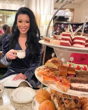 Phuong Kubacki Instagram - Holiday tea at @thedrakechicago🍵🎄🍰🍪#afternoontea #thedrakehotel #hightea #teaparty