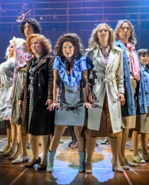 Pia Johansson Instagram - Ni som var sena på bollen, missade vår dundersuccé, eller vill se den igen! Nu har ni chansen! Vi släpper nya biljetter. Vi vill spela igeeeeeeen! För just dig!
Kom!
@uppsalastadsteater  #musical #9-5 #världensbästaensemble