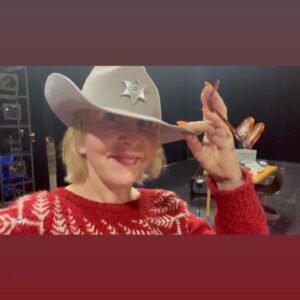 Pia Johansson Instagram - Ni som var sena på bollen, missade vår dundersuccé, eller vill se den igen! Nu har ni chansen! Vi släpper nya biljetter. Vi vill spela igeeeeeeen! För just dig!
Kom!
@uppsalastadsteater  #musical #9-5 #världensbästaensemble