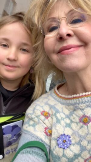 Pia Johansson Instagram - 1a majblomman köpt!!! Av Jolly o Anton i Tierp!  Fick även krama en SM guld vinnare @nmaesimon  en höjdardag helt enkelt!! #majblomman2024