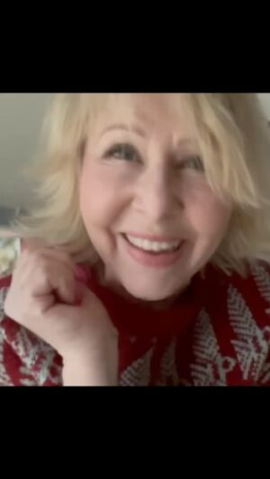 Pia Johansson Instagram - Världen är galen! Jag är galen! Lika botar lika, så kom till Scala den 13 april och bli botad… eller… ja…. i alla fall  underhållen! @scalalatenightimpro  @hdors @micke_blomqvist  @ericstern @helena_lindegren  #impro