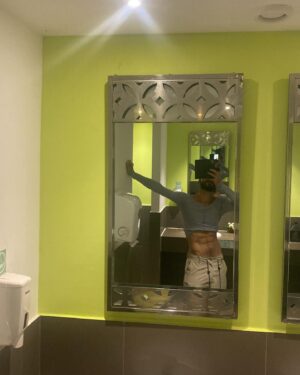 Piche Instagram - Un peu «  prince of persia «  vibe ou pas du tout ? 🙇🏻‍♂️

D’ailleurs comme vous pouvez voir en slide la DA de mon prochain clip n’est pas basé sur prince of persia bien qu’on y retrouve également beaucoup de fumer 😏

Vous me direz quel est le rapport avec prince of persia ? Bah j’en sais rien je l’ai pas vu, je suis chanteur pas critique de cinéma ( désolé j’m’enflamme parce que je suis excité de ce qui arrive 🥲 )
