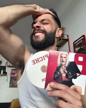 Piche Instagram - MAMAN J’AI SORTI UN CD 😭 

" FESTIN " mon premier EP dispo DEMAIN PARTOUT 🥊🥹

Si on m’avait dit plus jeune qu’un jour je sortirais un DISQUE À WALKMAN j’aurai sûrement répondu : " et ça t’étonne ? " 💅

Non en vrai j’aurai réagi comme sur ces slides . 

Merci la vie, merci le drag et surtout merci vous ❤️

@warnerchappellfrance @luckyrecordsparis @thefrenchbeautyboy