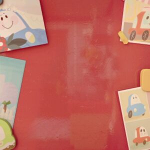 Pierfrancesco Favino Instagram - Questo sono io a 6 anni.
Come tutti i bambini ogni tanto ne combinavo qualcuna.
Una di queste ve la voglio raccontare e dire a tutti i genitori che a volte i bambini possiamo lasciarli sbagliare senza grandi conseguenze.
Come dice Go Go Cory Carson: keep calm and go go!

#GoGoCoryCarson @netflixit
