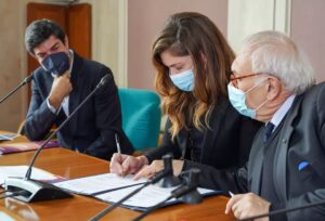 Pierfrancesco Favino Instagram - Sono particolarmente orgoglioso e felice di poter annunciare questa collaborazione. Sapere che potremo essere utili a insegnanti e studenti è una delle più grandi soddisfazioni che potessi sentire.

#unitiperlascuola 
@associazione.unita 
@alicenellacitta 
@premidavid 
@ministeroistruzione 
@mic_italia 
@profpbianchi 
@dariofrances