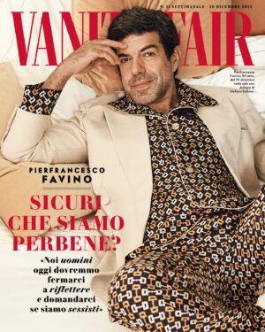 Pierfrancesco Favino Instagram - «Gli uomini perbene, tra i quali credo di rientrare, dovrebbero in questo momento fermarsi a riflettere. Devono capire se hanno avuto o hanno pensieri sessisti, se hanno covato rancori, se il loro credersi perbene non sia un comodo ombrello sotto il quale ripararsi per sentirsi immuni da ciò che sta accadendo». Nell’intervista di copertina di Vanity Fair (al link in bio), Pierfrancesco Favino partecipa al dibattito sul patriarcato e sul sessismo scaturito dal femminicidio di Giulia Cecchettin. L’attore, nelle sale dal 14 dicembre con il film Adagio, si pone un interrogativo importante: «Mi sono domandato se dietro a un gesto che io penso di protezione o di attenzione si possa nascondere disistima».

#VFinedicola

Abiti @gucci 
Intervista di @valentina_colosimo
Fotografo @mr_arroyo
Fashion Stylist @nickcerioni
Producer @marinamoretti64
Hair @domenicaricciardi
Make Up @fulviatellone x @simonebelliagency
Location @anantarapalazzonaiadi
Thanks to @forproduction