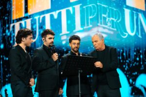 Piero Barone Instagram - @giorgiopanarielloreal con @gianginoble11, @ignazioboschetto e @barone_piero sul palco di #TuttiPerUno.