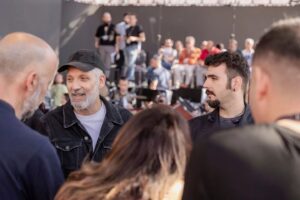 Piero Barone Instagram - Soundcheck per la seconda puntata di #TuttiPerUno, con @soccins, @giuseppefiorello, @irama.plume, @officialnannini, @enriconigiotti, @federicapanicucci, @giulianosangiorgi_official, @santifrancesi, @ninasolodovnikova, @umbertotozziofficial.