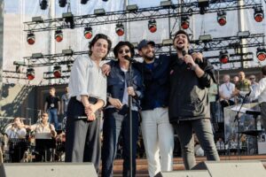 Piero Barone Instagram - Soundcheck per la seconda puntata di #TuttiPerUno, con @soccins, @giuseppefiorello, @irama.plume, @officialnannini, @enriconigiotti, @federicapanicucci, @giulianosangiorgi_official, @santifrancesi, @ninasolodovnikova, @umbertotozziofficial.