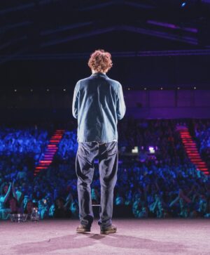 Pierpaolo Spollon Instagram - Quel Che Provo Dir Non So… 
Forse, Tutto Non Benissimo quello che ho fatto in questi giorni, ma poi arriva Sempre Mezzogiorno, e ci piace così. 

Grazie a tutte le persone che ho incontrato in questi giorni, e un grazie particolare alla splendida @antoclerici per l’invito di oggi e le belle parole spese nei miei confronti. 

-
#èsemprespollondì #anchedilunedi #barcollomanonmollo #QuelCheProvoDirNonSo #TuttoNonBenissimo #ÈSempreMezzogiorno #cià