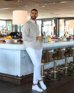 Pierre Abena Instagram - Spent the weekend discovering @theglobalambassadorhotel ⚜️ This hotel just opened a few months ago and is already the go-to spot for luxury hospitality and exceptional restaurant experiences! 🥩🍝 The hotel is full of vibrancy, character, and is buzzing with energy! 📣 Can’t wait to come back! 😍

📸: @danza.foto 

#phoenix #luxuryhotelsoftheworld #boutiquehotels #barscene #arizonalife #hospitalityindustry #collaborators #modernhotel #luxurytravel