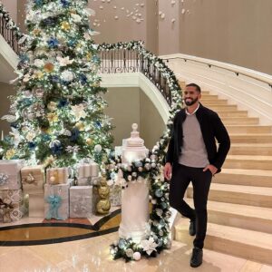 Pierre Abena Instagram - Experienced Vegas through a fresh lens at the @fslasvegas 🎄 Just in time to kick off the most wonderful time of the year 💫 Fully immersed in the luxury and distinction of #FourSeaons, it was a tranquil escape to the entertainment capital of the world 🤩