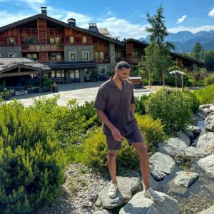 Pierre Abena Instagram - Summer days at the @fsmegeve mountain retreat in the heart of the French Alps 🤎🌳🌲🪵 Feeling very much at home 😌
.
.
.
.
.

#megeve #france #frenchcountryside #franceforsummer #summerineurope #summervibes #summerday #frenchalps #mountainliving #stunningviews