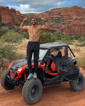 Pierre Abena Instagram - Adrenaline rush in the Red Rocks 😝🏜️ Sedona is stunning at every turn and it was amazing hitting the trails with the UTV! It’s no surprise that 3 Million   visitors per year come to Sedona—which is why it’s so important to #LeaveNoTrace when exploring and always practice #sustainable and respectful visitation. We have to protect our planet 🌎 Have a beautiful Sunday everyone! 🌞
