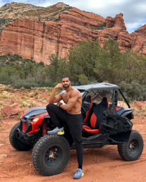 Pierre Abena Instagram - Adrenaline rush in the Red Rocks 😝🏜️ Sedona is stunning at every turn and it was amazing hitting the trails with the UTV! It’s no surprise that 3 Million   visitors per year come to Sedona—which is why it’s so important to #LeaveNoTrace when exploring and always practice #sustainable and respectful visitation. We have to protect our planet 🌎 Have a beautiful Sunday everyone! 🌞