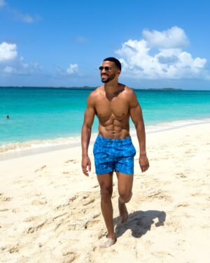 Pierre Abena Instagram - The best emails start with: “Dear Mr. Abena, Your reservation is confirmed” 😁🌴💙 Loved kicking off my summer travels at @fsoceanclub and discovering the beauty of the Bahamas 🇧🇸 The waters are so blue, it’s mesmerizing! 🐬
.
.
.
.
#sharemyFS #FSOceanClub #bahamas #paradiseisland #summertravels #pierreabena #ocho #lifestylegoals #travelgoals #fourseasons #luxurytravel #adventurelifestyle