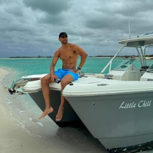 Pierre Abena Instagram - Excursion day in Turks and Caicos with @bigbluecollective 🏝️ Had an incredible adventure diving and exploring with the expert team who knew all the best spots! 🤿 Learning so much about the ethics of the ocean and reef conservation was also a plus! ☀️🐠🪸 Can’t wait for the rest of the week here! #passionrunsdeep #experiencethedifference #bigbluecollective