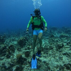 Pierre Abena Instagram - Excursion day in Turks and Caicos with @bigbluecollective 🏝️ Had an incredible adventure diving and exploring with the expert team who knew all the best spots! 🤿 Learning so much about the ethics of the ocean and reef conservation was also a plus! ☀️🐠🪸 Can’t wait for the rest of the week here! #passionrunsdeep #experiencethedifference #bigbluecollective
