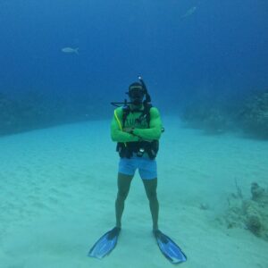 Pierre Abena Instagram - Excursion day in Turks and Caicos with @bigbluecollective 🏝️ Had an incredible adventure diving and exploring with the expert team who knew all the best spots! 🤿 Learning so much about the ethics of the ocean and reef conservation was also a plus! ☀️🐠🪸 Can’t wait for the rest of the week here! #passionrunsdeep #experiencethedifference #bigbluecollective