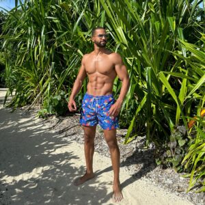 Pierre Abena Instagram - A fit and healthy body is a result of daily choices and habits. Not once in a while, not only when you feel like it—but every day! Who is out there working on their fitness daily? 💪🏽🔥 Sweat, nourish, rest, repeat!! No matter your age or your circumstances, your health should always be a priority 🥗

#ﬁtnesslifestyle #healthymeals #wellnessroutines #mindbodygram #healthymindset #selfcare #disciplineovermotivation #motivationdaily #cardioworkouts #pierreabena #noexcusesonlyresults