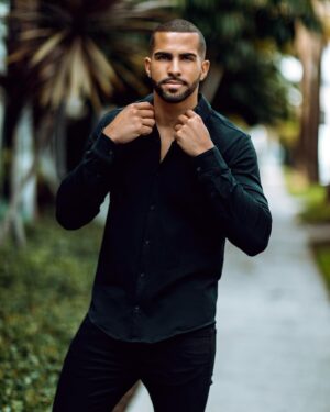 Pierre Abena Instagram - It feels good to be back home in Los Angeles after a summer of travels!🌴 Let’s be productive together this week! #mondaymotivation
📸 @juliamindarphoto @juliamindar